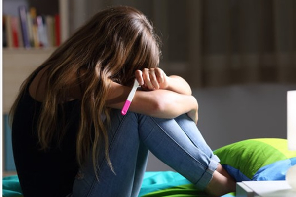 14 வயதில் கர்ப்பமடைவது சாதாரணமானதுதான்; மனு ஸ்மிருதி படிங்க - உயர்நீதிமன்றம் கருத்து | Child Pregnant Before Age Of 17 Says Gujarat Hc 14 வயதில் கர்ப்பமடைவது சாதாரணமானதுதான்; மனு ஸ்மிருதி படிங்க - உயர்நீதிமன்றம் கருத்து | Child Pregnant Before Age Of 17 Says Gujarat Hc