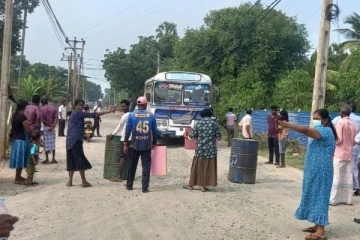 யாழில் வீதிக்கு இறங்கிய மக்கள்!