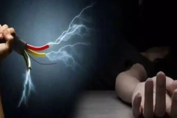 தமிழர் பகுதியொன்றில் குடும்ப பெண்ணை காப்பாற்ற முயற்சித்தவருக்கு நேர்ந்த கதி ; பறிபோன உயிர்கள் | Two Killed By Electric Shockin Batticalo தமிழர் பகுதியொன்றில் குடும்ப பெண்ணை காப்பாற்ற முயற்சித்தவருக்கு நேர்ந்த கதி ; பறிபோன உயிர்கள் | Two Killed By Electric Shockin Batticalo