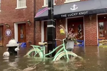 அமெரிக்காவில் மூன்று மாகாணங்களில் கொட்டி தீர்த்த கனமழை