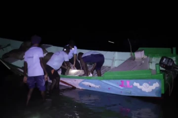 இந்தியாவில் இருந்து இலங்கைக்கு கடல் வழியாக கடத்தப்படும் பல லட்சம் பெறுமதியான பொருட்கள் (Photos)