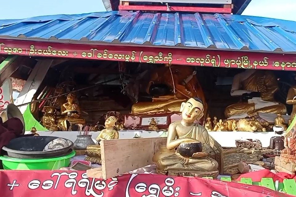 புத்தருடன் கரையொதுங்கிய தெப்பத்தால் பரபரப்பு! (Photos) | A Boat With Buddha On The Shore Caused Excitement