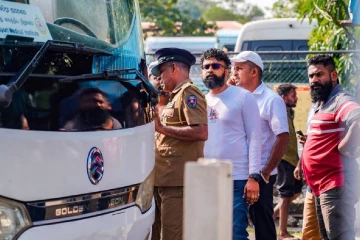 ஓடிக்கொண்டிருந்த பேருந்திலிருந்து தவறிவீழ்ந்த இளைஞனுக்கு நேர்ந்த துயரம்