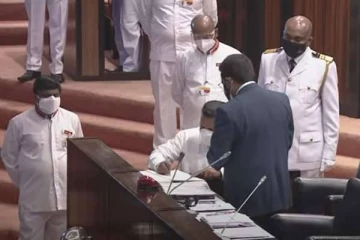 புதிய  நாடாளுமன்ற உறுப்பினர் சத்தியப்பிரமாணம்