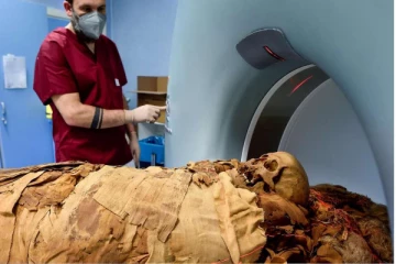 எகிப்திய 'மம்மி' மீது சி.டி ஸ்கேன் சோதனை!