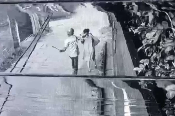 கொழும்பில் பெண்களை ஆயுதங்களால் அச்சுறுத்தும் கொள்ளையர்கள்