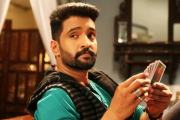 மாபெரும் வெற்றியடைந்த படத்தின் மூன்றாம் பாகத்தை எடுக்க முடிவு செய்த சந்தானம்.. எதிர்பார்ப்பில் ரசிகர்கள்