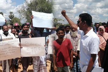 திருகோணமலையில் நில அபகரிப்பை எதிர்த்து மக்களால் போராட்டம் முன்னெடுப்பு