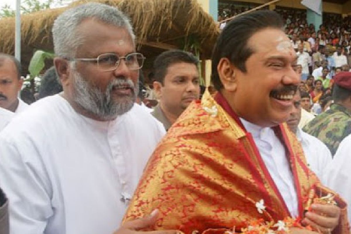 டக்ளஸ் தேவானந்தா - அசாத் மௌலானா ஆகியோருக்கிடையிலான உறவு! திடுக்கிட வைக்கும் தகவல்கள்.... | Douglas Devananda Pillayan Maulana Gota டக்ளஸ் தேவானந்தா - அசாத் மௌலானா ஆகியோருக்கிடையிலான உறவு! திடுக்கிட வைக்கும் தகவல்கள்.... | Douglas Devananda Pillayan Maulana Gota