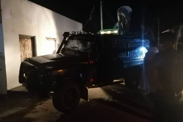 பொலிஸாரின் சமிக்ஞையினை மீறி சென்ற வாகனம்! இருவர் அதிரடி கைது | Ampara Kalmunai Police Arrest Vehicle Recovered