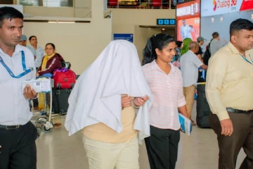 சிவப்பு பிடியாணை ; டுபாயில் தலைமறைவாக இருந்த பெண் நாட்டுக்கு