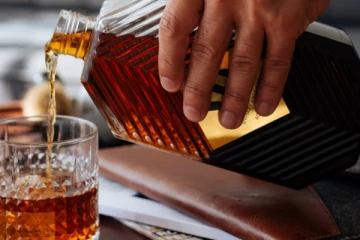 5,800 டொலர் மதிப்புள்ள விஸ்கி போத்தலைக் காணவில்லை! தேடிவரும் அமெரிக்க அரசாங்கம்