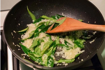 சாப்பிடும் போது கறிவேப்பிலையை தூக்கி போடுபவரா? நீரிழிவு நோயாளிக்கு நிரந்தர தீர்வு