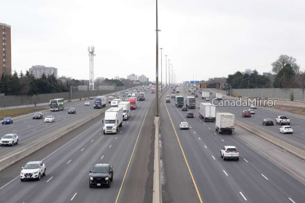 கனடா–அமெரிக்க எல்லையில் வாகனப் பயணங்களில் வீழ்ச்சி | Fewer Road Trips From Eastern Ontario