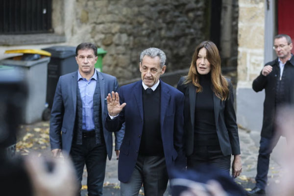 நான் நிரபராதி... சிறைக்குப் புறப்பட்ட பிரான்ஸ் முன்னாள் ஜனாதிபதி | Nicolas Sarkozy France Jail