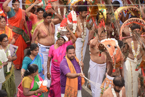 ஜிந்துப்பிட்டி ஸ்ரீ சிவசுப்பிரமணிய சுவாமி ஆடி முருகவேல் விழா; வீதியுலா வந்த பாற்குட, காவடி பவனி | Jindupitti Sri Sivasubramania Swami Aadi Murugavel