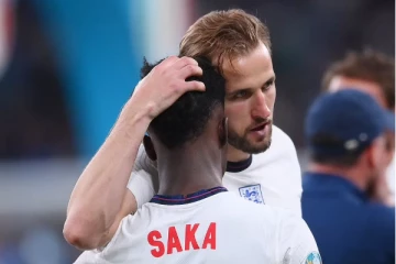 "நீங்கலாம் ரசிகர்களா? எங்களுக்கு தேவையே இல்லை" இனவாதிகளுக்கு பதிலடி கொடுத்த இங்கிலாந்து கேப்டன்