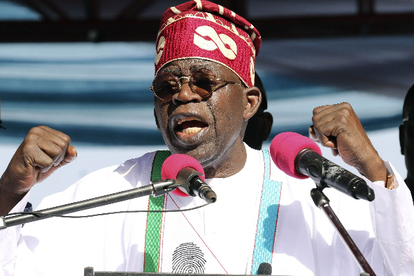 நாட்டின் மொத்த தூதர்களையும் திரும்ப அழைத்துக் கொண்ட ஜனாதிபதி | Nigerian President Recalls Ambassadors