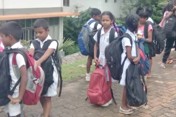 தென் மாகாணத்தில் கடும் மழை - பாடசாலைகளை மூட உத்தரவு - பல பகுதிகளில் வெள்ளம்