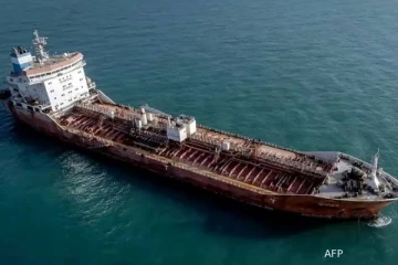 இராணுவத்தைக் குவிக்கும் அமெரிக்கா... கப்பல்களில் எண்ணெய் நிரப்புவதை தீவிரப்படுத்தும் ஈரான்