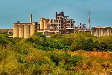 யாழில் சீமெந்து தொழிற்சாலையில் கைவரிசை காட்டிய இருவர்!