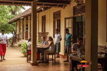 සංචාරකයන්ට මෙහෙම කරොත් වැඩ වරදියි