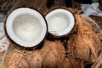 இலங்கையில் மீண்டும் எகிறும் தேங்காய் விலை