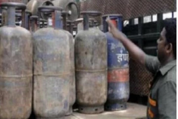 புத்தாண்டில் நற்செய்தி: வணிக பயன்பாட்டு சிலிண்டர் விலை குறைப்பு