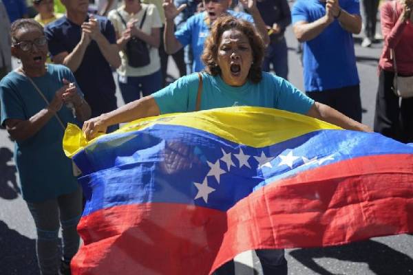 வெனிசுலாவை அமெரிக்கா நிர்வகிக்க கடும் எதிர்ப்பு: ஸ்பெயின் உட்பட 6 நாடுகள் எச்சரிக்கை | Latin American Countries Reject