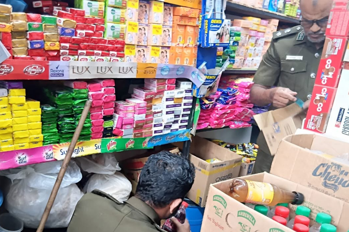 காலாவதியான உணவுப் பொருட்கள் மீட்பு: உரிமையாளருக்கு எதிராகச் சட்ட நடவடிக்கை | Seizure Expired Food Items Legal Against Owner காலாவதியான உணவுப் பொருட்கள் மீட்பு: உரிமையாளருக்கு எதிராகச் சட்ட நடவடிக்கை | Seizure Expired Food Items Legal Against Owner
