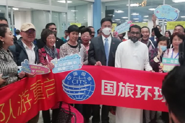 இலங்கை வந்த சீனப்பயணிகளுக்கு அமோக வரவேற்பு! | Great Welcome For Chinese Tourists Srilanka