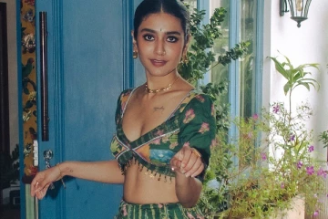 நடிகை பிரியா வாரியர் கிளாமர் போஸ்.. வைரலாகும் ஸ்டில்கள்