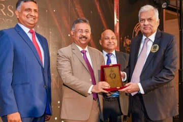 சிறிலங்கா அதிபர் ரணிலுக்கு வழங்கப்பட்ட விருது (படங்கள்)