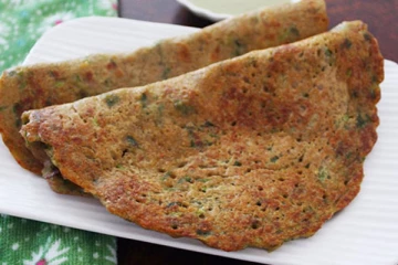 சத்துக்களை அள்ளித்தரும் ரவை ஓட்ஸ் கீரை அடை: செய்வது எப்படி?