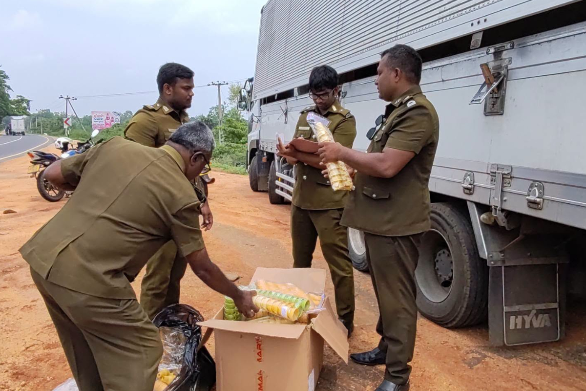 வவுனியாவில் காலாவதியான ஐஸ்கிரீம் கோன்கள் பறிமுதல் | Expired Ice Cream Cones Seized In Vavuniya