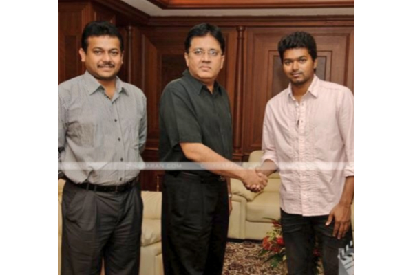 பீஸ்ட் பட தயாரிப்பாளரை சந்தித்த தளபதி விஜய், எப்போது எடுக்கப்பட்ட புகைப்படம் தெரியுமா? | Bea Tha Tha Pay