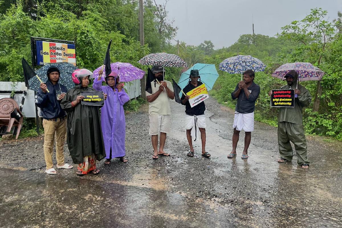 கொட்டும் மழையிலும் தையிட்டியில் காணி விடுவிப்புக்கான போராட்டம் | Illegal Vihara In Thaiyiddy Protest Continues கொட்டும் மழையிலும் தையிட்டியில் காணி விடுவிப்புக்கான போராட்டம் | Illegal Vihara In Thaiyiddy Protest Continues