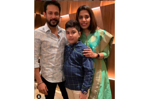 சின்னத்திரை நடிகர் தீபக்கிற்கு இவ்வளவு அழகான மனைவியா.. அட, இது தெரியாம  போச்சே - விடுப்பு.கொம்