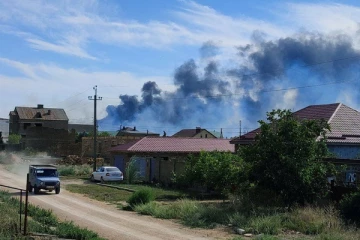 ரஷ்யாவை திணறடித்த உக்ரைன் -  விமான தளம் தாக்கி அழிப்பு