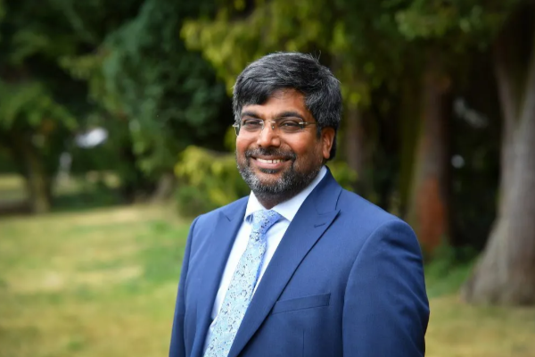 இங்கிலாந்தில் இலங்கை தமிழருக்கு உயரிய கெளரவ பட்டம்! பலரும் வாழ்த்து | Honours 2026 Srilankan Tamil Nishan Canagarajah Uk இங்கிலாந்தில் இலங்கை தமிழருக்கு உயரிய கெளரவ பட்டம்! பலரும் வாழ்த்து | Honours 2026 Srilankan Tamil Nishan Canagarajah Uk