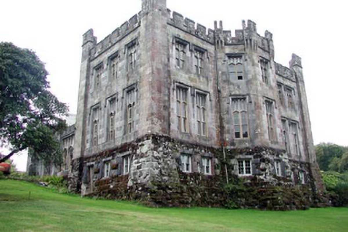 அயர்லாந்தில் கோதிக் கோட்டை ஒன்றை வாங்கிய மார்க் ஜுக்கர்பெர்க் | Zuckerberg Buys Gothic Castle அயர்லாந்தில் கோதிக் கோட்டை ஒன்றை வாங்கிய மார்க் ஜுக்கர்பெர்க் | Zuckerberg Buys Gothic Castle