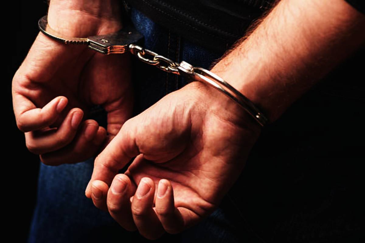 வவுனியாவில் 16 பவுண் நகையை கொள்ளையடித்த நால்வர் கைது! | Four Arrested Over Vavuniya Gold Robbery வவுனியாவில் 16 பவுண் நகையை கொள்ளையடித்த நால்வர் கைது! | Four Arrested Over Vavuniya Gold Robbery