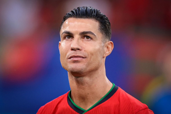 உலக புகழ்பெற்ற கால்பந்து வீரர் கிறிஸ்டியானோ ரொனால்டோவின் சொத்து மதிப்பு.. எவ்வளவு தெரியுமா.. | Cristiano Ronaldo Net Worth