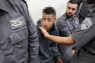 உன் தாயை பலாத்காரம் செய்வேன்...போராட்டக்காரரிடம் கீழ்த்தரமாக பேசிய பொலிஸ் அதிகாரி!