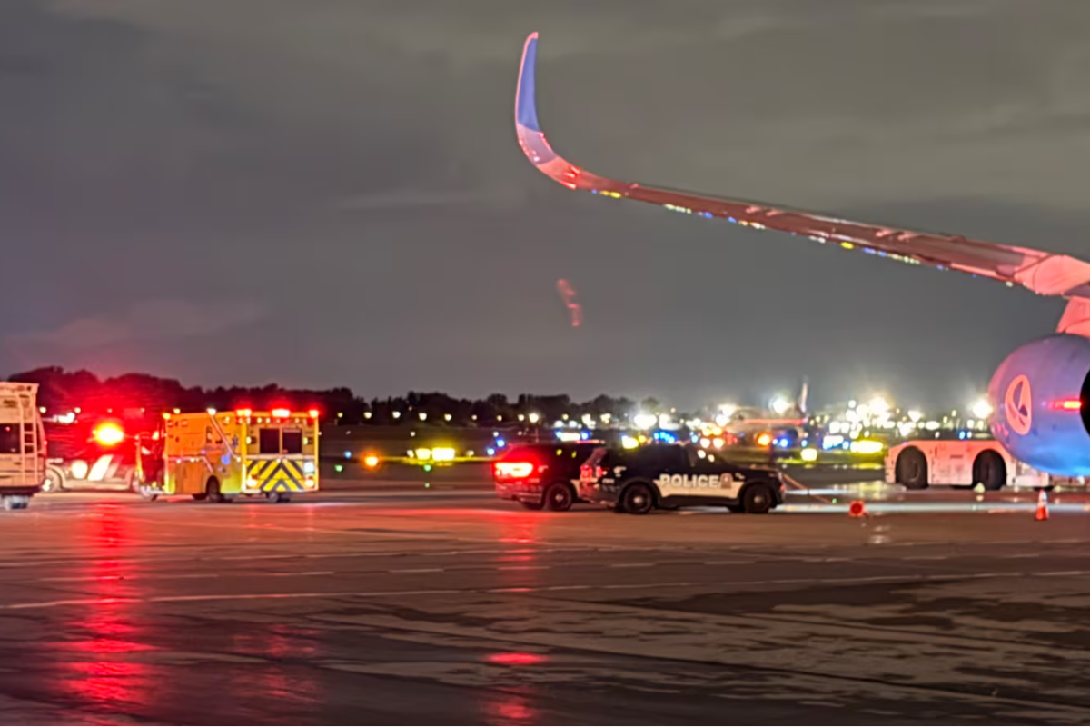 கனடாவில் விமானம் மோதி ஊழியர் படுகாயம் | Montreal Airport Worker Seriously Injured