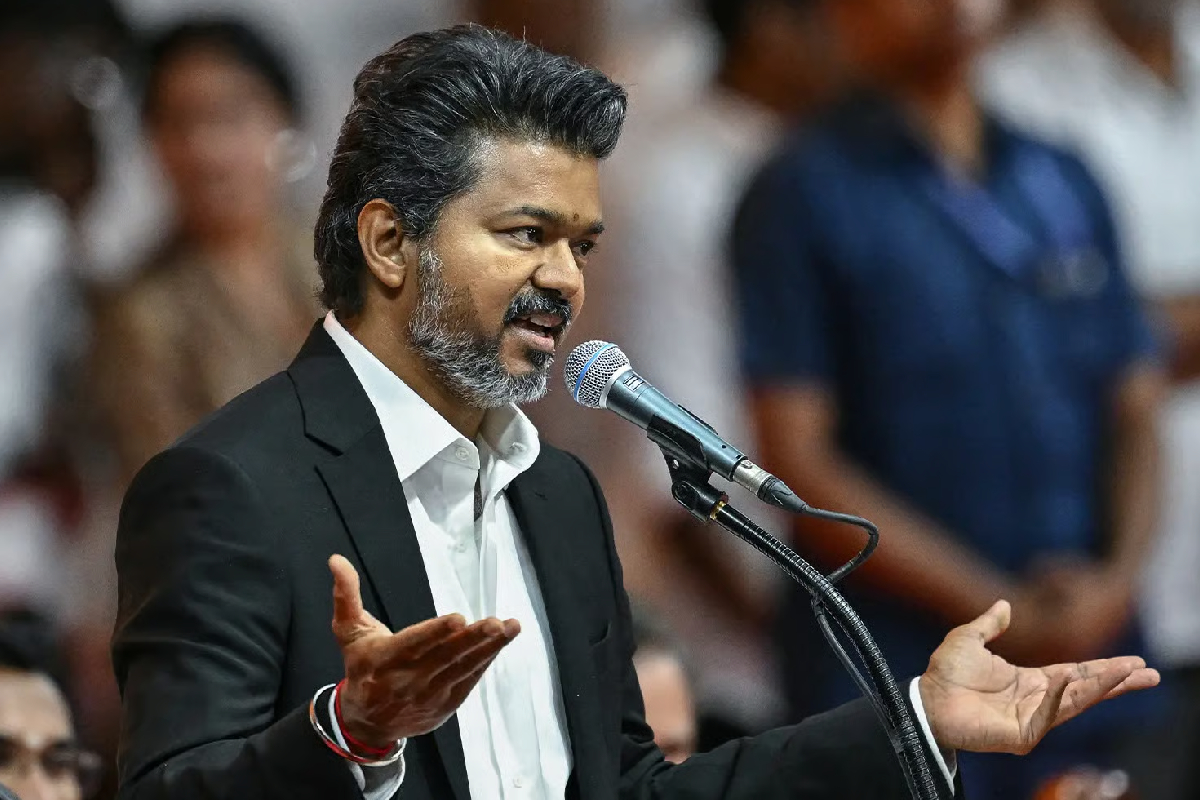 ஏன் நான் கோட் சூட் போடக் கூடாதா? முதலமைச்சர் விஜய் திருச்சியில் கொடுத்த விளக்கம் | Why Wear Coat Suits Explanation Given Cm Vijay ஏன் நான் கோட் சூட் போடக் கூடாதா? முதலமைச்சர் விஜய் திருச்சியில் கொடுத்த விளக்கம் | Why Wear Coat Suits Explanation Given Cm Vijay