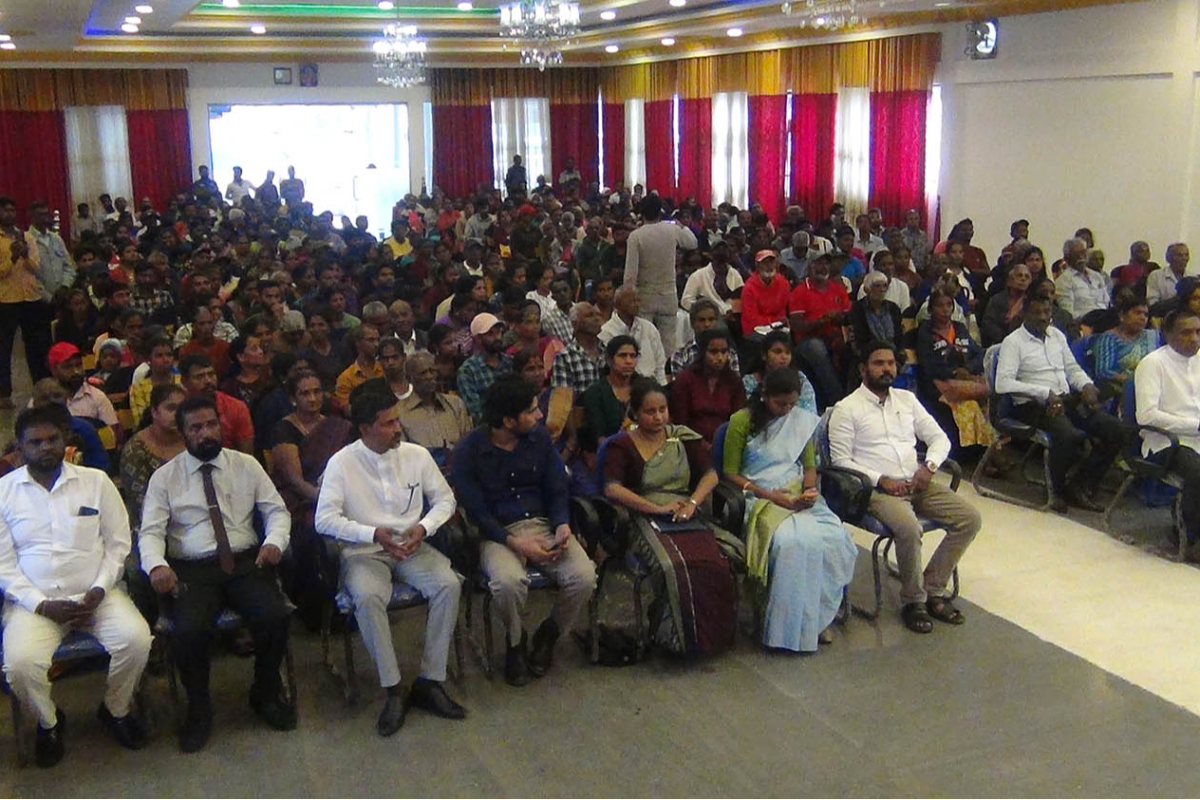 மலையகத்தில் சீரற்ற காலநிலையால் பாதிக்கப்பட்ட நூற்றுக்கணக்கான குடும்பங்கள் - உதவிக்கரம் நீட்டிய இந்தியா | Food Packages With Help Of The Indian Government