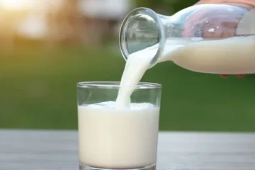 இந்த நபர்கள் பால் அருந்தவே கூடாது! உடலுக்கு ஆபத்தை ஏற்படுத்துமாம்