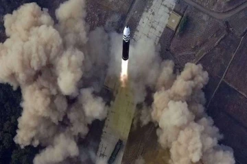 சக்திவாய்ந்த பாலிஸ்டிக் ஏவுகணை சோதனை நடத்திய வடகொரியா!