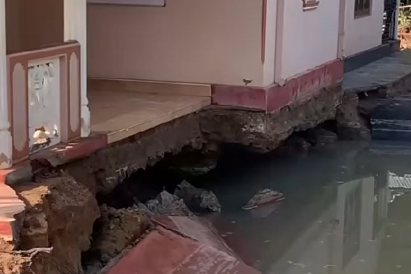 15 அடிக்கு மேல் பாய்ந்தோடிய வெள்ளம்! 3 கிராமங்கள் முற்றாக அழிந்த சோகம் | Floods Of Over 15 Feet Destroyed 3 Villages